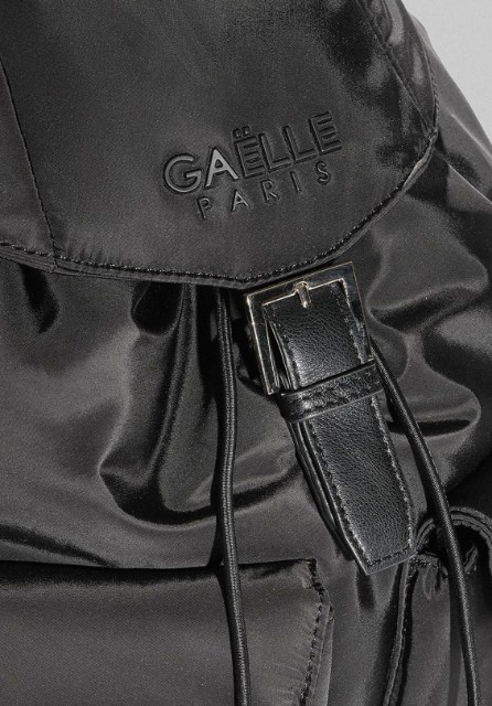 Backpack In Nylon Con Tracolla Logata E Ciondolo Nero