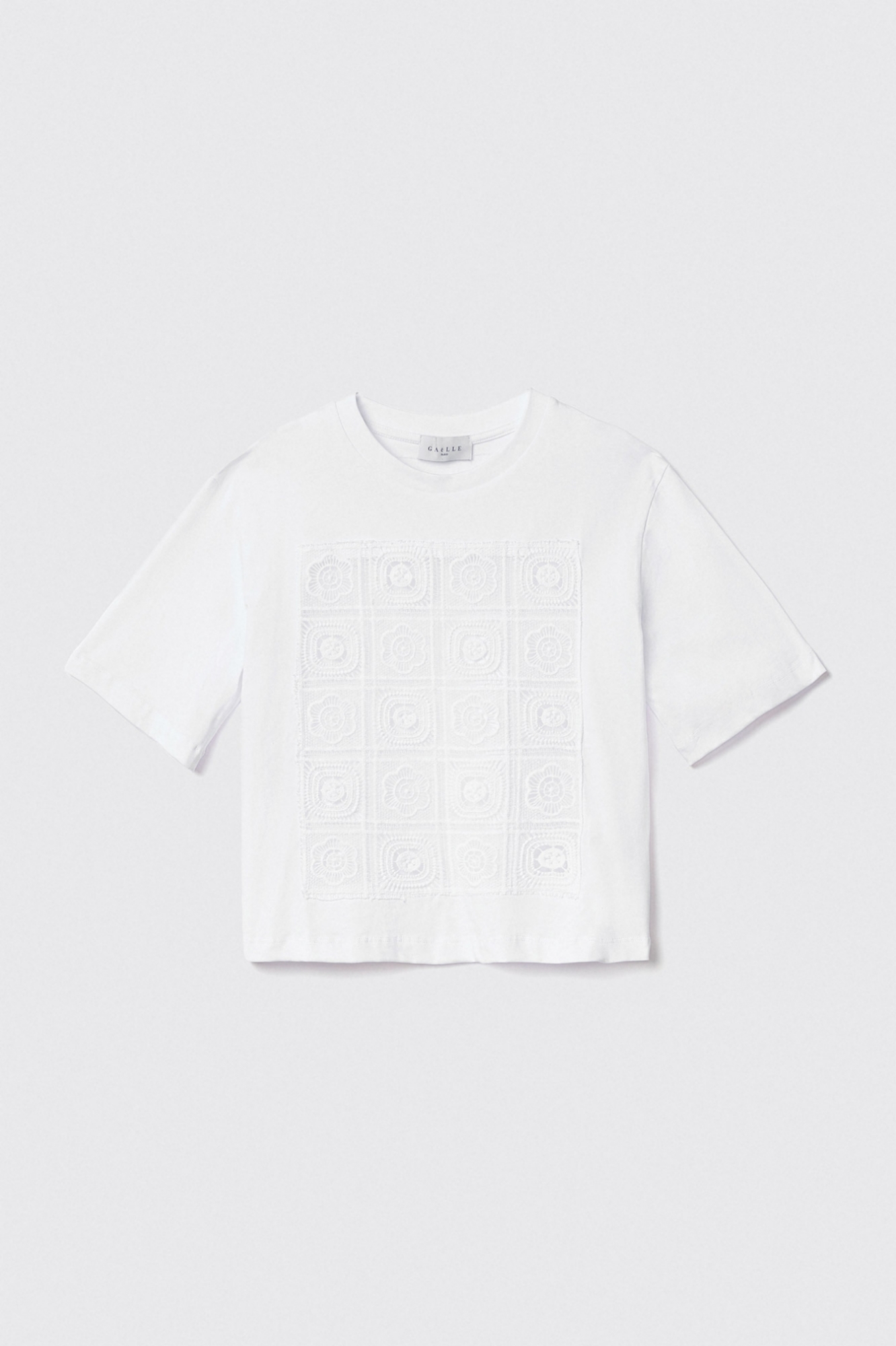 T-shirt cropped con inserto in pizzo macramè • Bianco