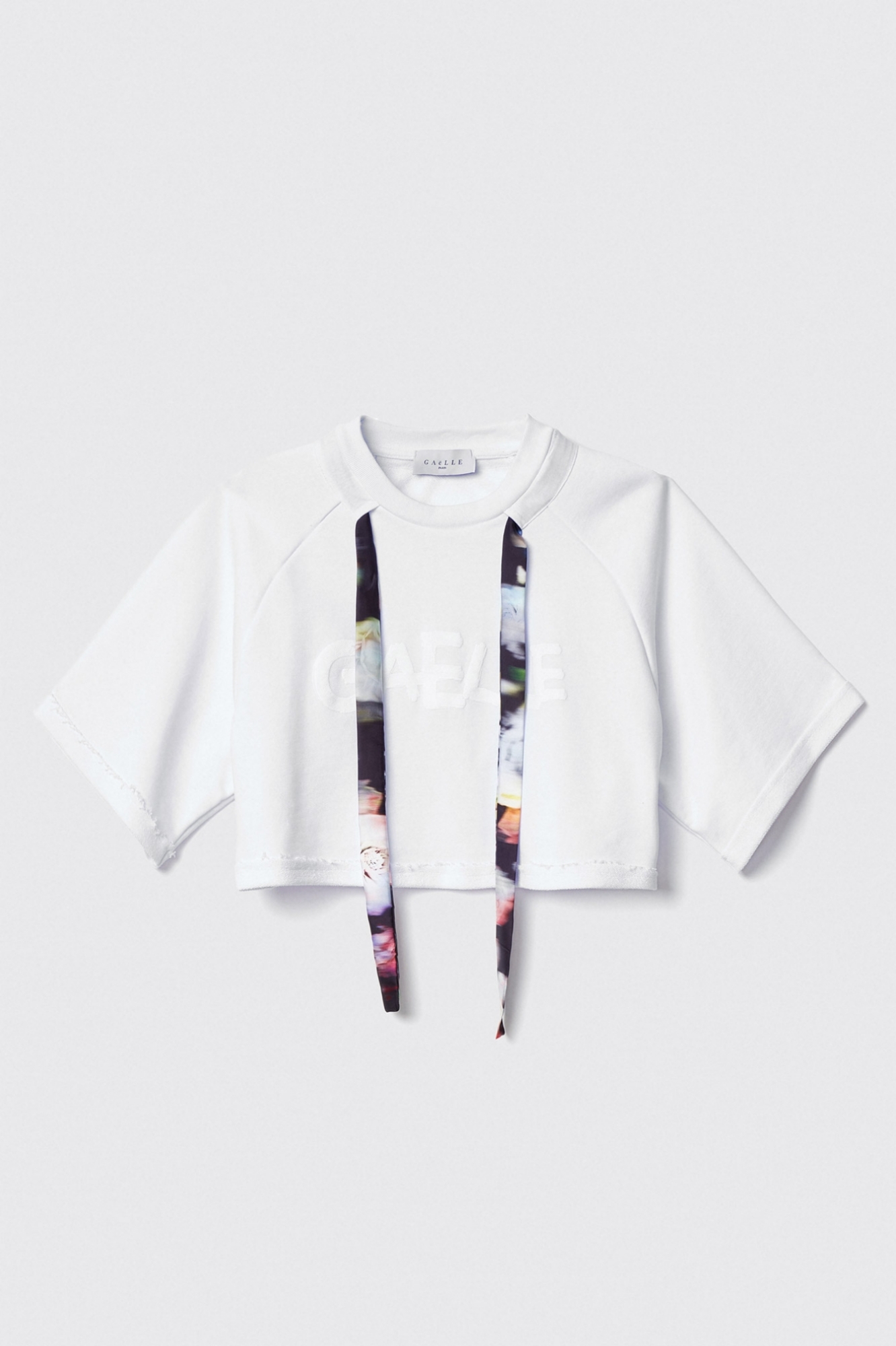Felpa paricollo mezza manica crop raglan con laccio fantasia e stampa • Bianco