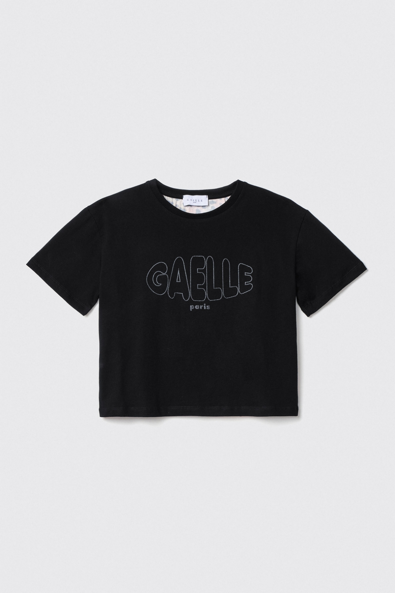 T shirt jersey paricollo con apertura sul retro e a contrasto • Nero
