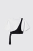 T-shirt crop con dettaglio monospalla • Bianco