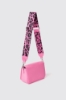 Mini shoulder strap con logo in metallo e tracolla personalizzata • Rosa