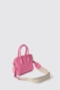 Mini duffle con logo in metallo e tracolla jacquard • Fucsia
