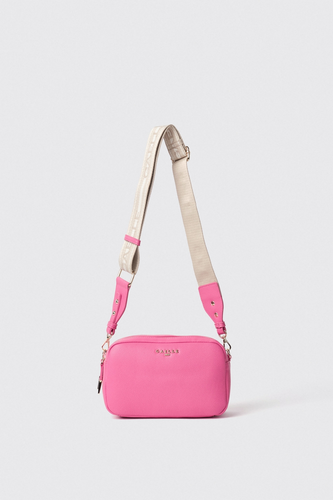 Reg camerabag con logo in metallo e tracolla jacquard • Fucsia