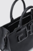 Reg hand bag in vernice con maxi patch double g • Nero