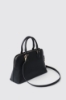 Maxi shoulder strap con logo in metallo • Nero