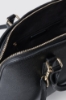 Maxi shoulder strap con logo in metallo • Nero