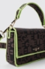 Mini shoulder strap con allover jacquard e logo in metallo • Marrone