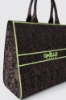 Maxi shopper con allover jacquard e logo in metallo • Marrone