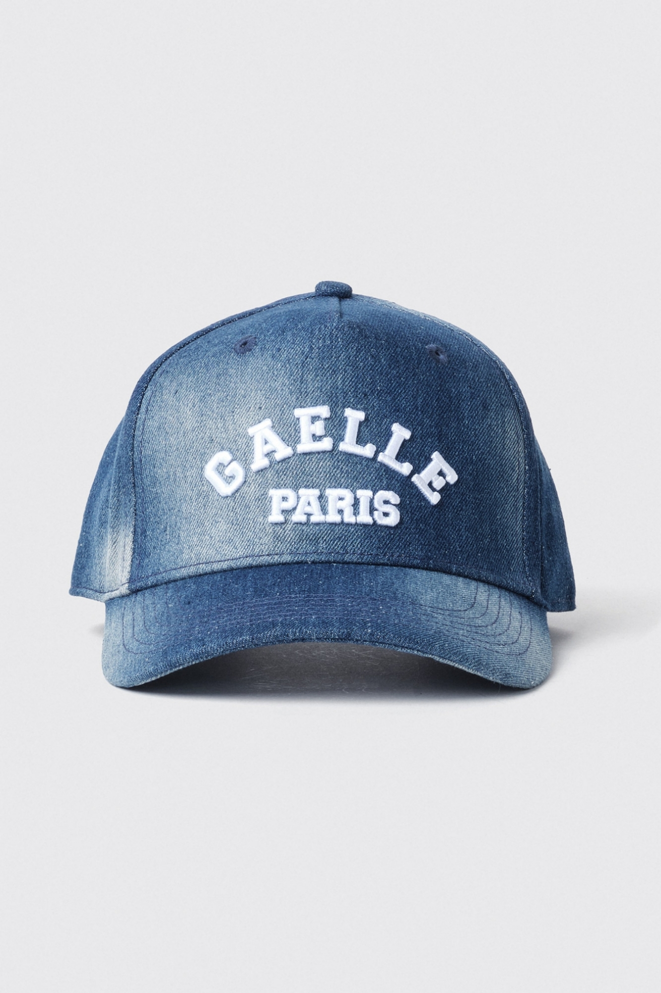 Cappello denim con visiera e logo ricamato • Denim light blu