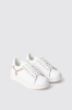 Sneakers addict in action leather con profili oro e catena con ciondolo • Bianco