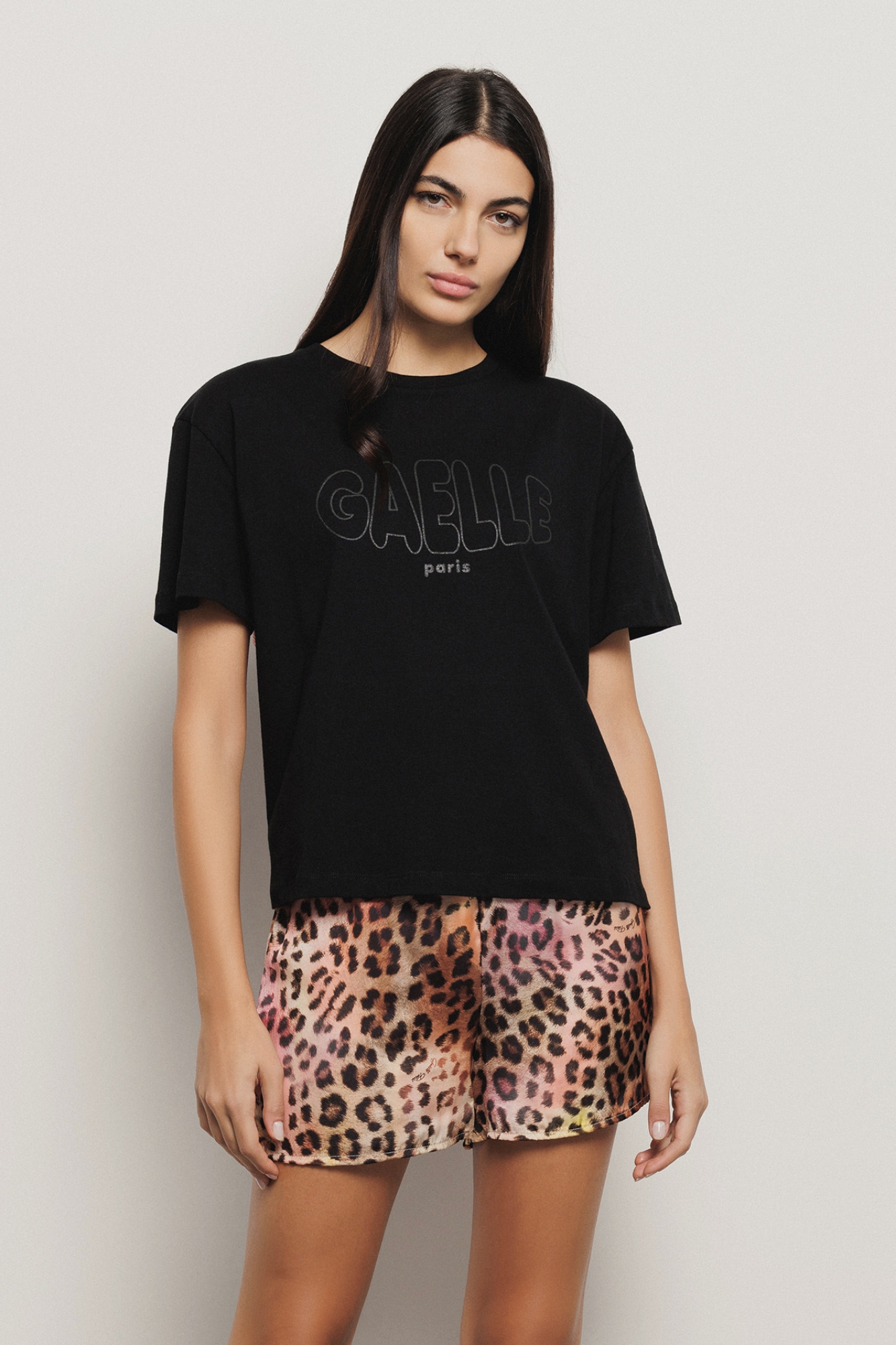 T shirt jersey paricollo con apertura sul retro e a contrasto • Nero