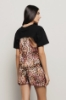 T shirt jersey paricollo con apertura sul retro e a contrasto • Nero