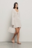Mini shopper con logo in metallo e tracolla jacquard • Bianco