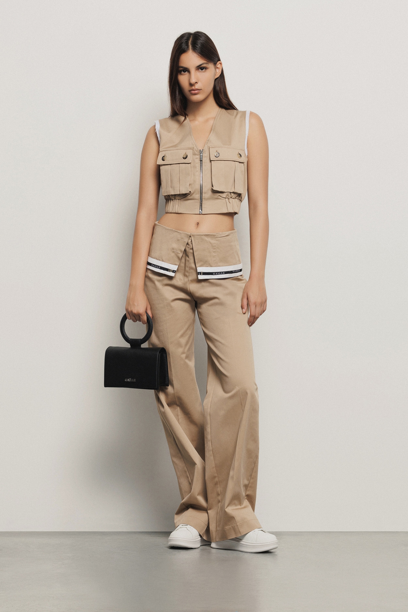 Pantalone con cinto risvoltato in gabardina • Safari