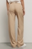 Pantalone dritto morbido con coulisse in vita e tasche nei fianchi aggiunta di finta mutanda in raso • Safari