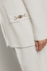 Giacca monopetto con applicazione morsetto • Bianco
