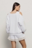 Felpa girocollo con interventi in macramè • Bianco