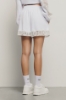 Short in felpa con balza in pizzo macramè • Bianco
