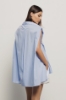Camicia smanicata con retro sgodato in popeline vichy • Azzurro