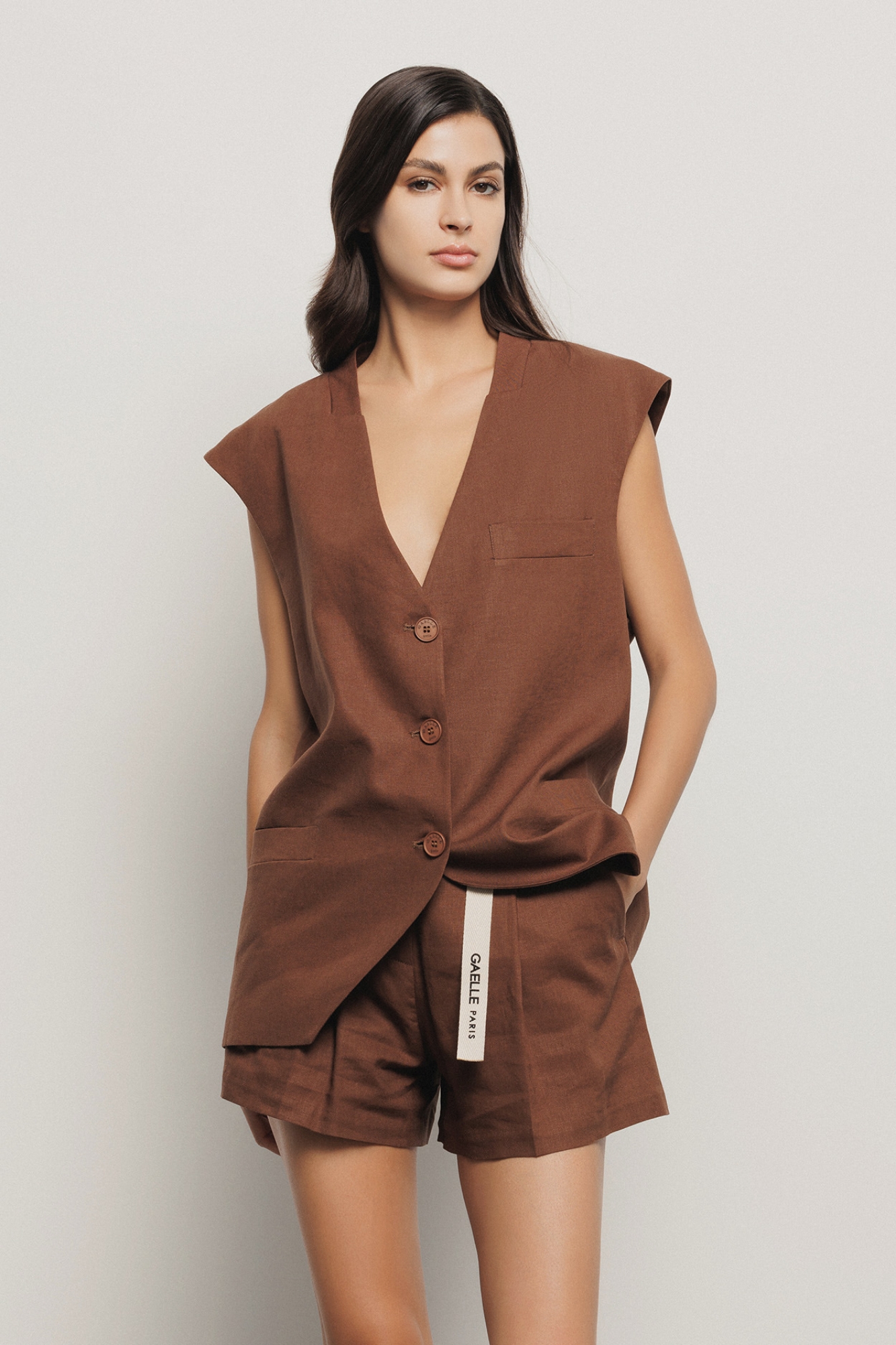 Gilet over con apertura sul retro in lino • Marrone cocco