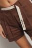 Short in misto lino con pieghe e tasche nei fianchi lastro logato su cinturino • Marrone cocco