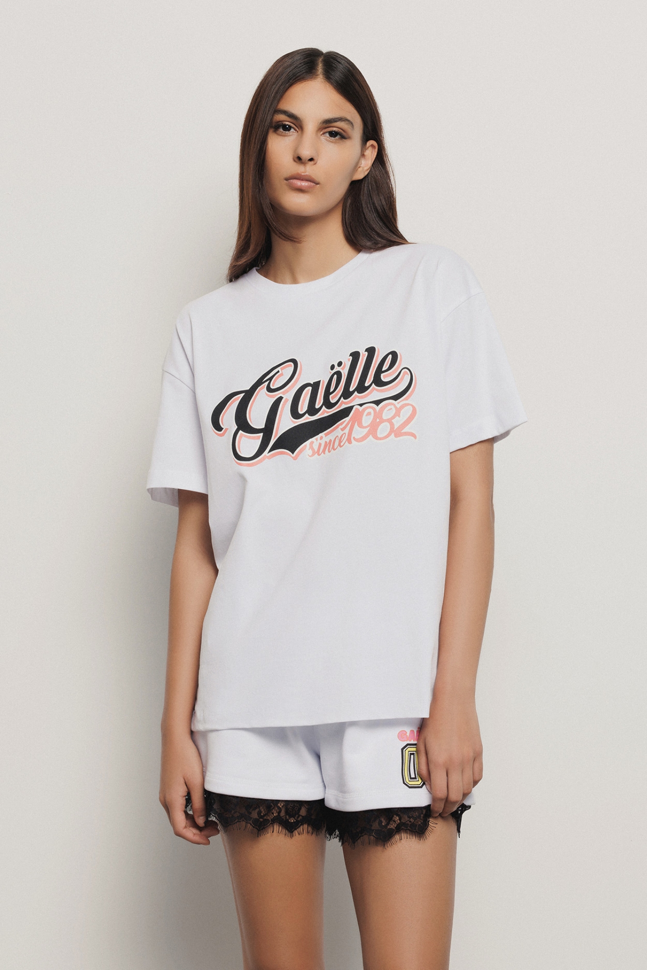 T shirt in jersey over paricollo con stampa • Bianco