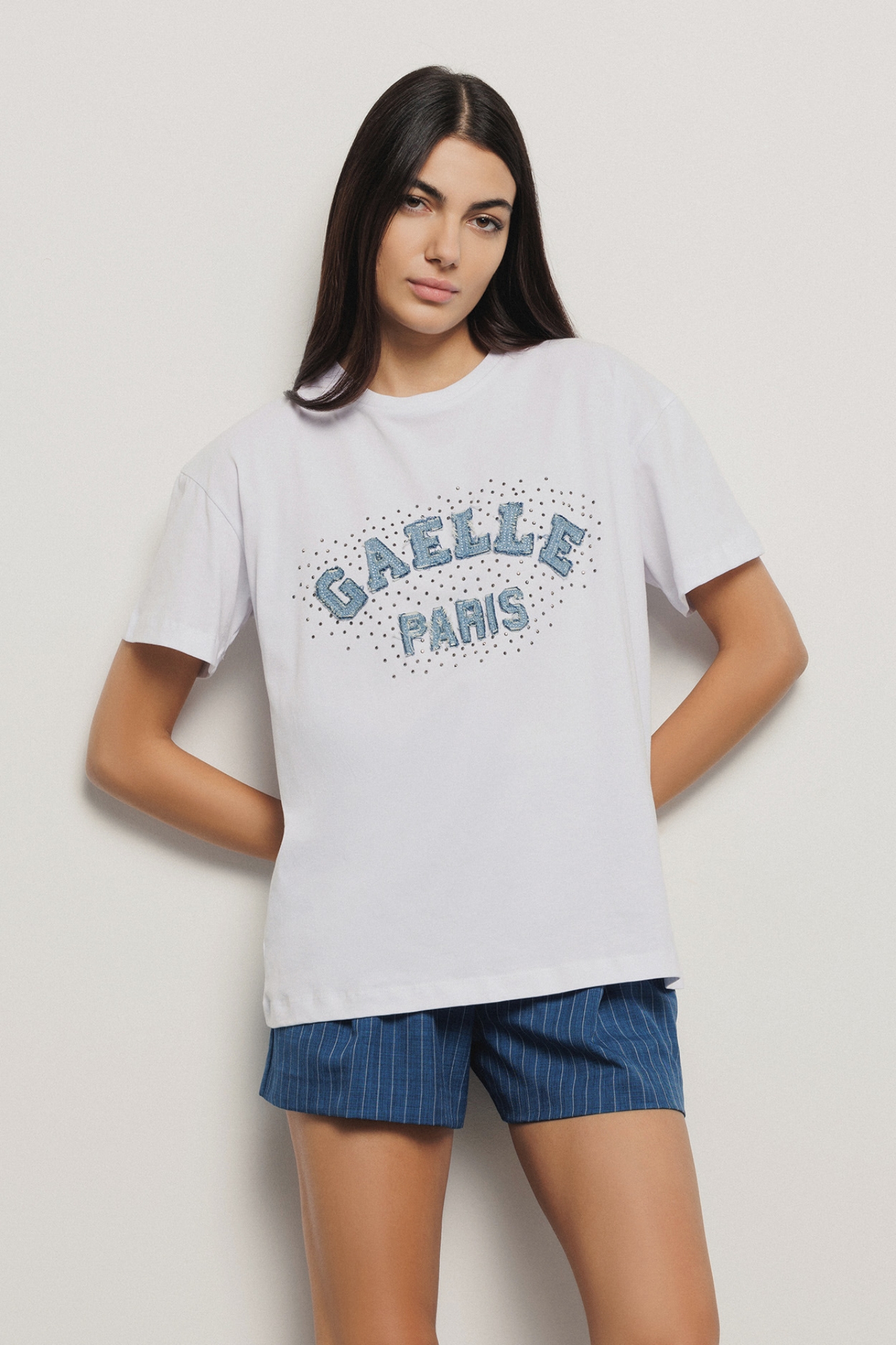T shirt in jersey paricollo con ricamo • Bianco