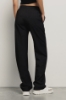Pantalaccio in poliviscosa dritto morbido con coulisse in vita e tasche alla francese. • Nero