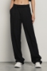 Pantalone a vita bassa in poliviscosa con cinturino in sovrapposizione pieghe e tasche alla francese • Nero