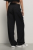 Pantalone a vita bassa in poliviscosa con cinturino in sovrapposizione pieghe e tasche alla francese • Nero