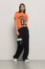 T-shirt scollo a v • Arancio