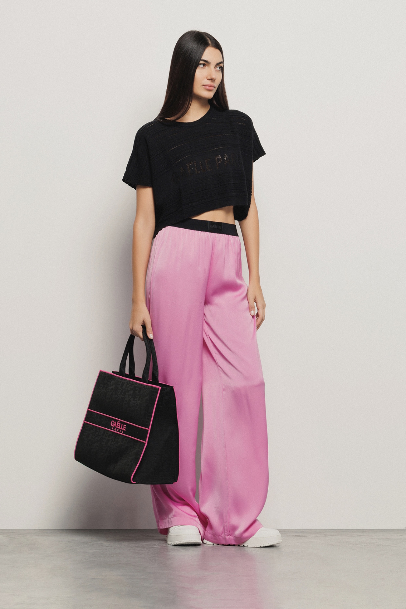 Maxi shopper con allover jacquard e logo in metallo • Nero