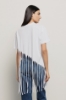 T-shirt lunga girocollo con fondo laserato a frange e stampato • Bianco