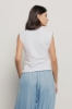 T shirt smanicata con dettaglio arricciato • Bianco