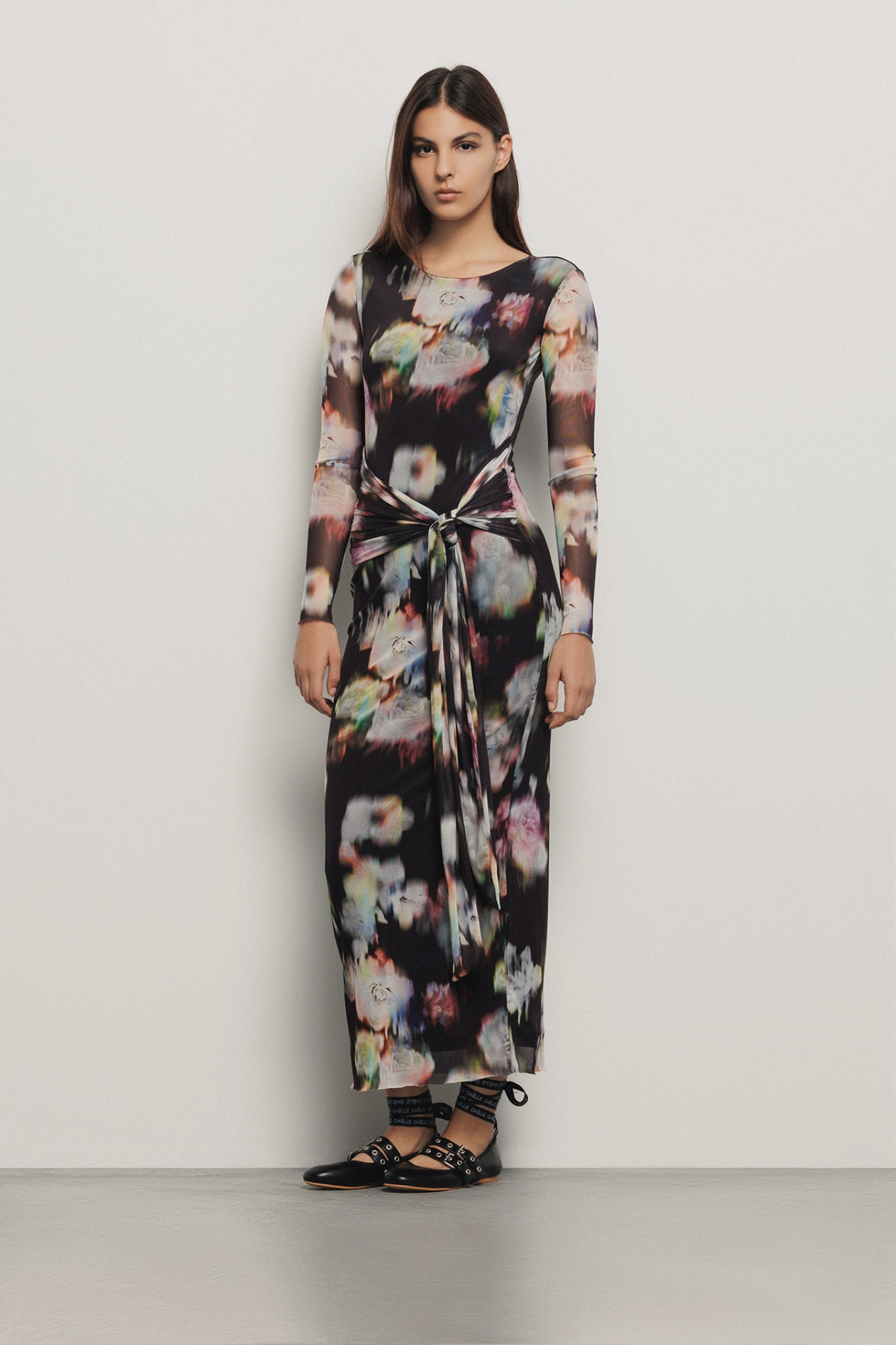 Abito longuette a manica lunga in tulle stretch • Nero