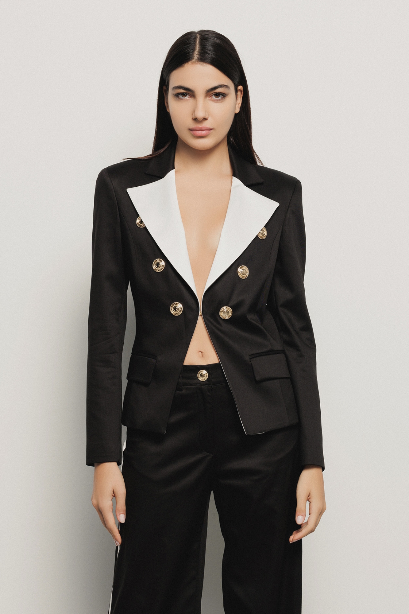 Giacca slim in twill con revers in raso • Nero gesso