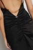 Abito lingerie con scollatura profonda in raso • Nero