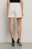 Short loose fit con bottoni gioiello su tasche • Off white