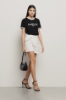 Short loose fit con bottoni gioiello su tasche • Off white