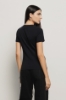 T-shirt paricollo in bielastico con logo in strass • Nero