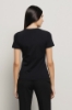 T-shirt paricollo in bielastico con logo oro lato cuore • Nero