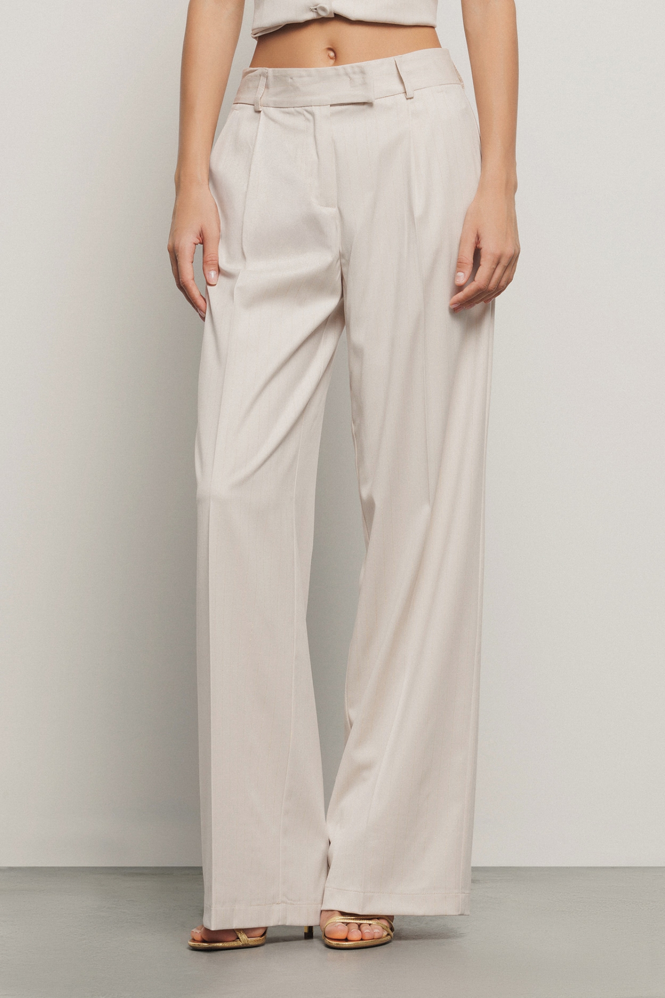 Pantalone dritto con stiro in piega • Gesso