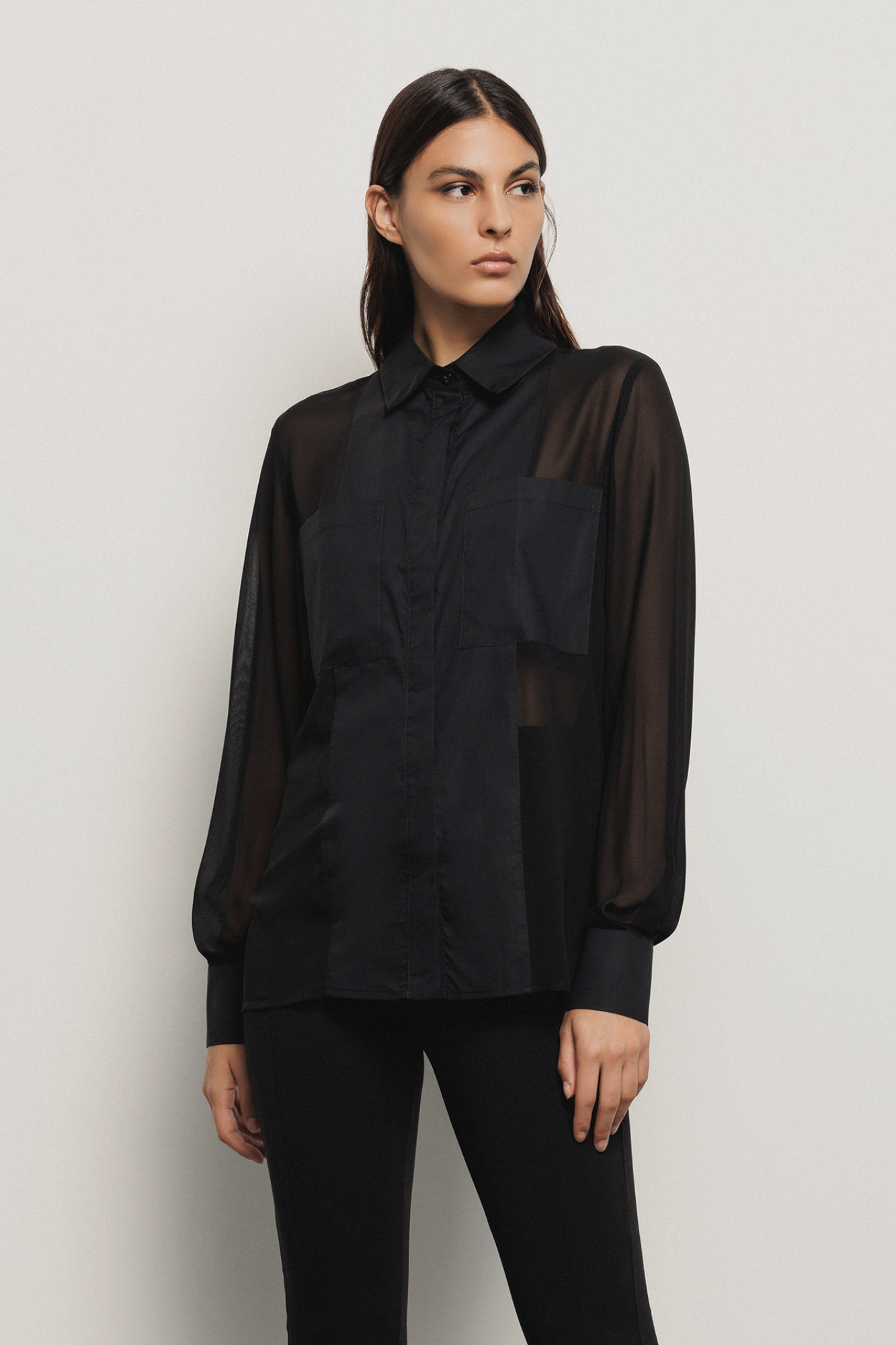 Camicia con tasche in georgette e popeline • Nero