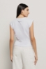 T-shirt smanicata con incrocio sul davanti e logo in strass neri • Bianco