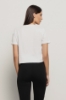 T-shirt crop paricollo in bielastico con stampa e bottoni oro logati • Bianco