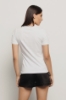 T-shirt paricollo con appl. brick oro/argento • Bianco