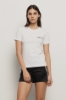 T-shirt paricollo in bielastico con logo oro lato cuore • Bianco