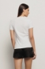 T-shirt paricollo in bielastico con logo oro lato cuore • Bianco