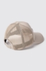 Cappello trucker con rete e ricamo • Sabbia